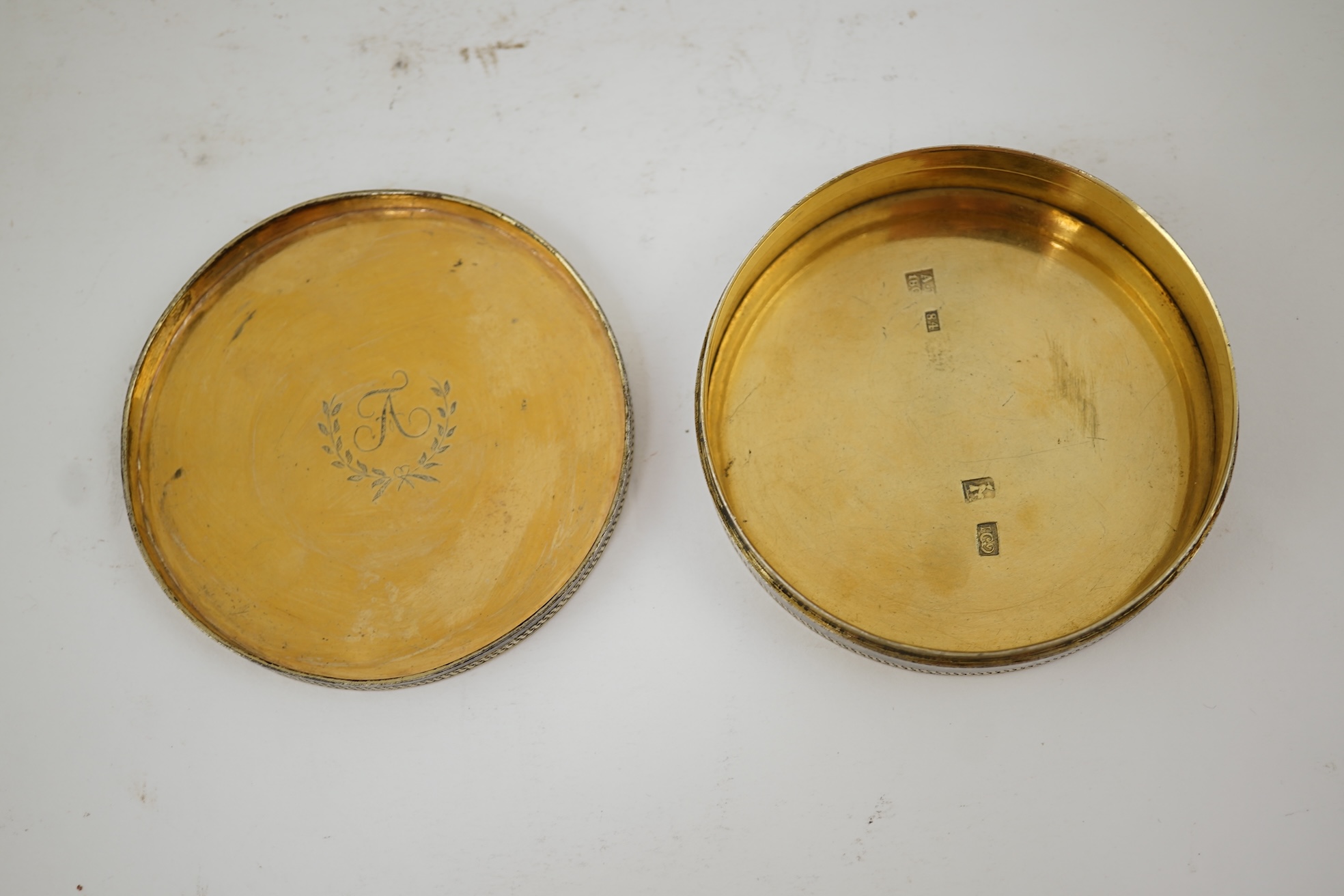 An early 19th century Russian 84 zolotnik and niello circular box and cover, assay master probably Alexei Torlov, Veliki Oustioug, 180?